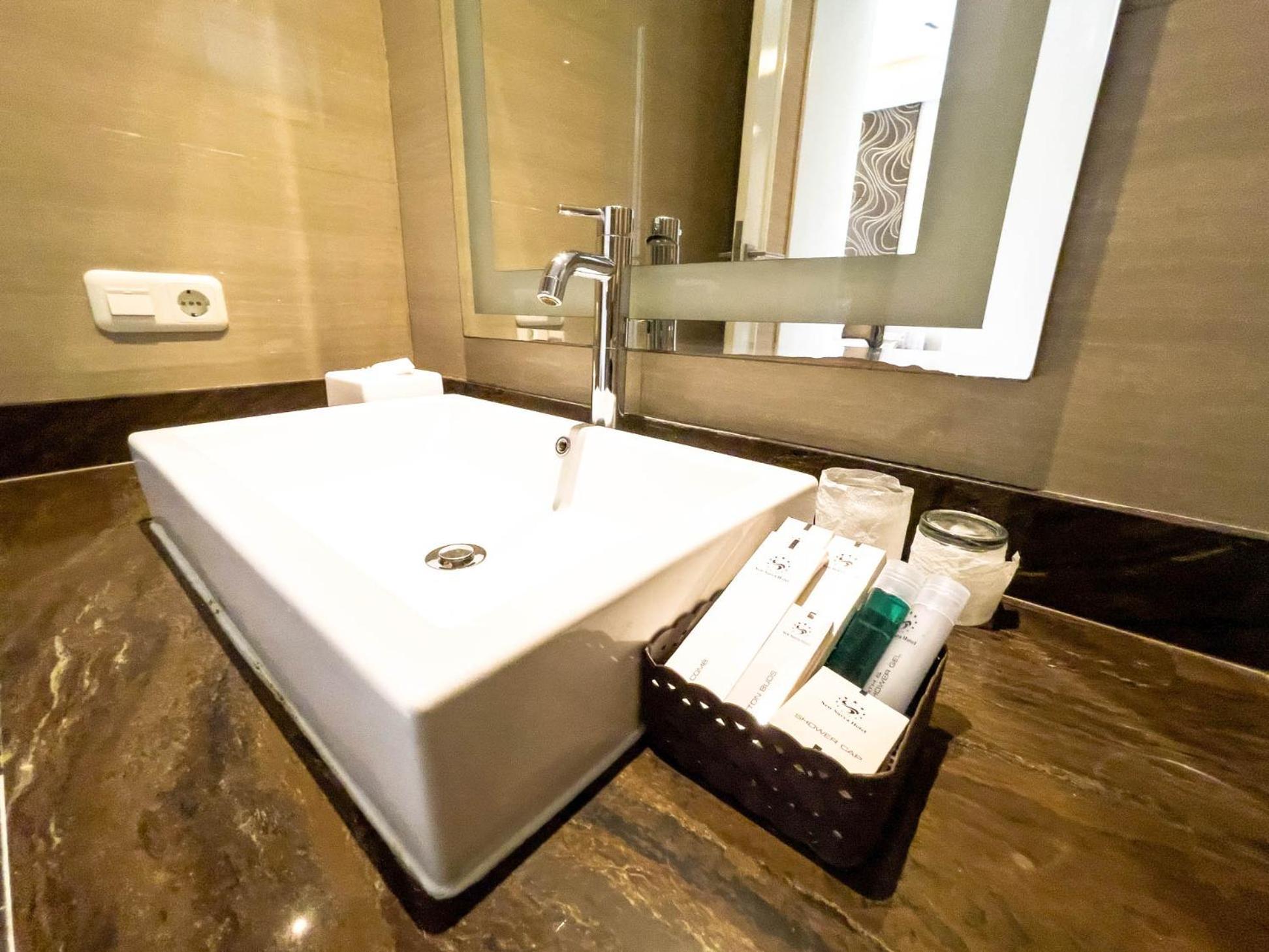 New Surya Hotel Баньювангі Екстер'єр фото